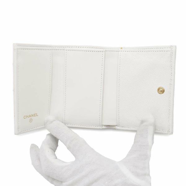 シャネル 三つ折り財布 マトラッセ スモール フラップ ウォレット トランプ キャビアスキン AP3081 財布 白