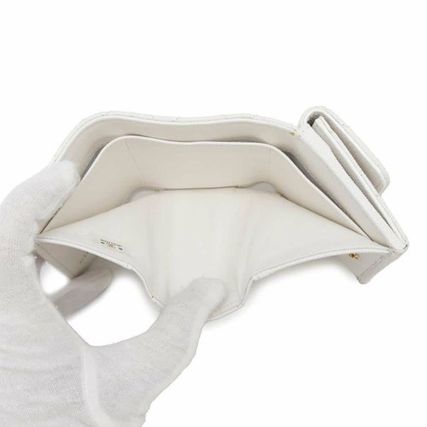 シャネル 三つ折り財布 マトラッセ スモール フラップ ウォレット トランプ キャビアスキン AP3081 財布 白