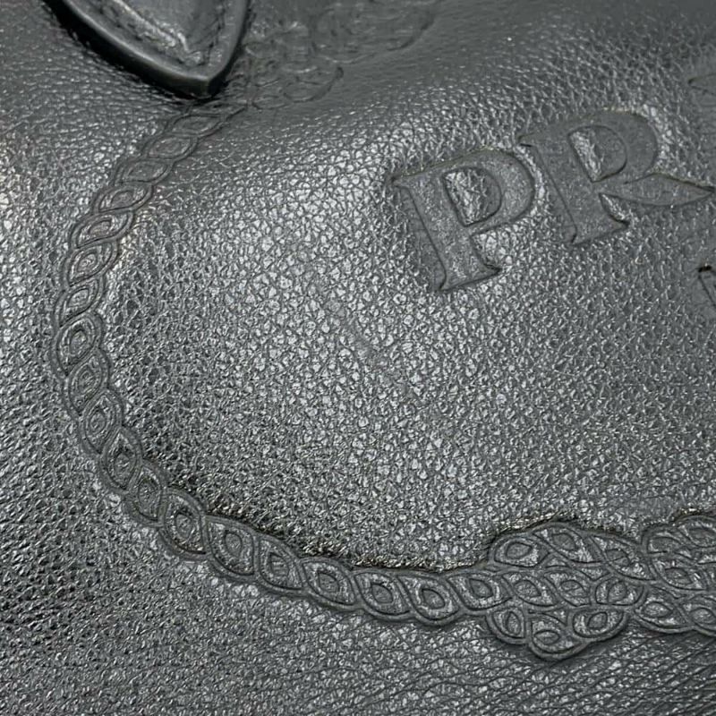 プラダ ハンドバッグ エンボスロゴ レザー 1BA111 PRADA 2way 黒