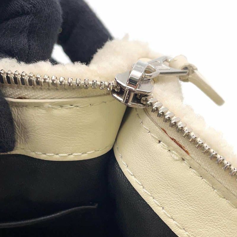 バレンシアガ クラッチバッグ ロゴ シアリング ムートン 492681 BALENCIAGA バッグ 白