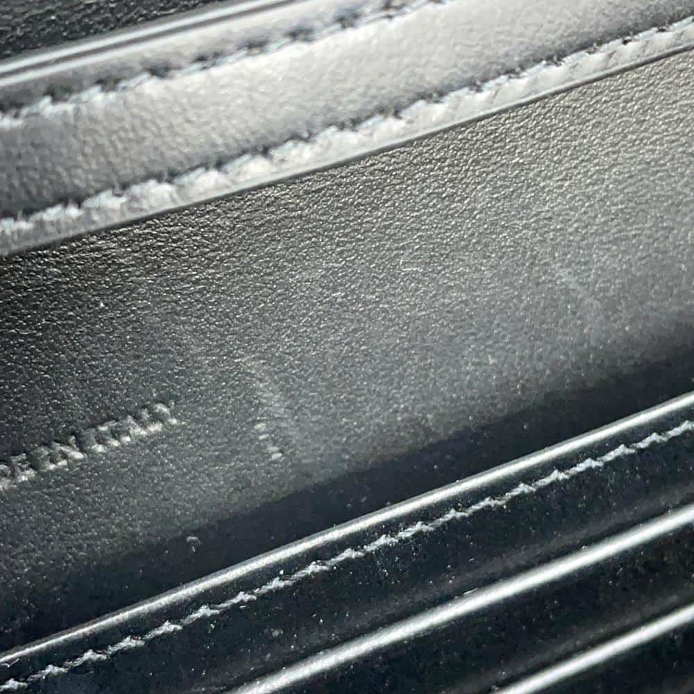 セリーヌ チェーンウォレット トリオンフ マーゴ シャイニーカーフレザー 10L033DPV CELINE 黒