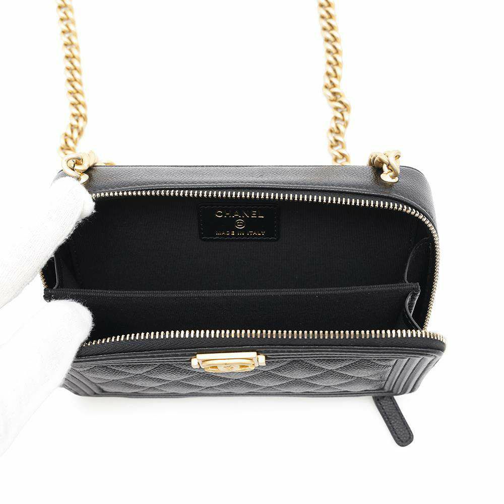 シャネル チェーンショルダーバッグ ボーイシャネル ジップフォンケース キャビアスキン AP2756 CHANEL 黒
