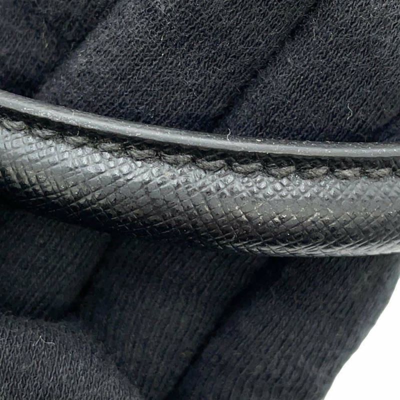 プラダ トートバッグ トライアングルロゴ サフィアーノレザー 2VG039 PRADA 黒