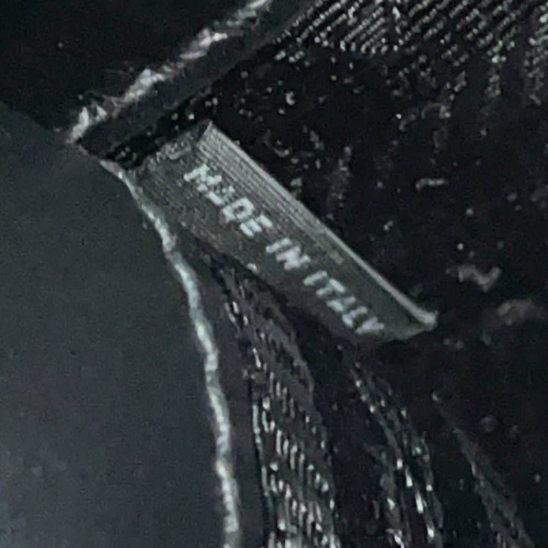 プラダ トートバッグ トライアングルロゴ サフィアーノレザー 2VG039 PRADA 黒