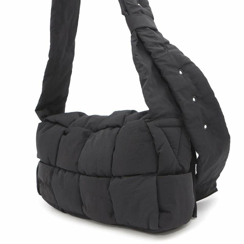 ボッテガヴェネタ ショルダーバッグ パデッド テック カセット ミディアム ナイロン 749878 BOTTEGA VENETA 黒