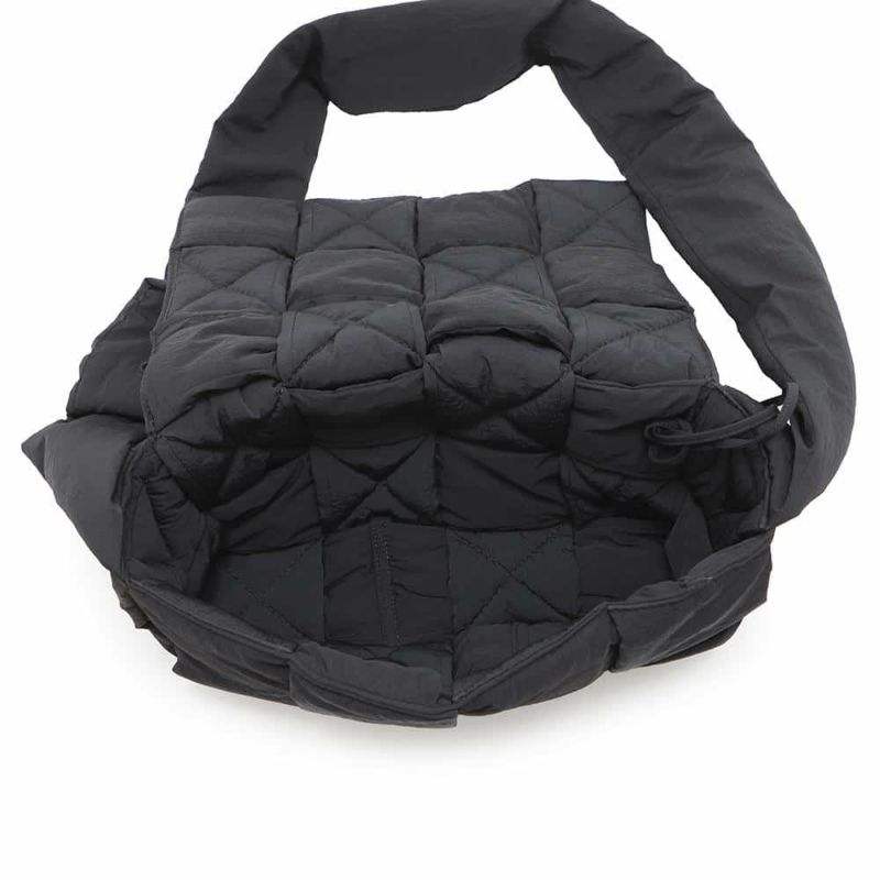 ボッテガヴェネタ ショルダーバッグ パデッド テック カセット ミディアム ナイロン 749878 BOTTEGA VENETA 黒