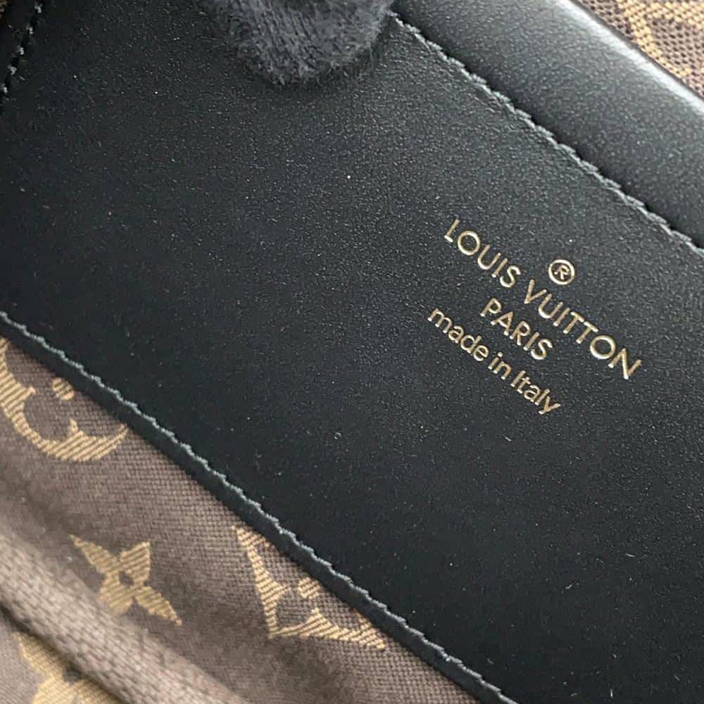 ルイヴィトン ショルダーバッグ カーフレザー ユーティリティ・クロスボディ M80450 LOUIS VUITTON ブラック 黒