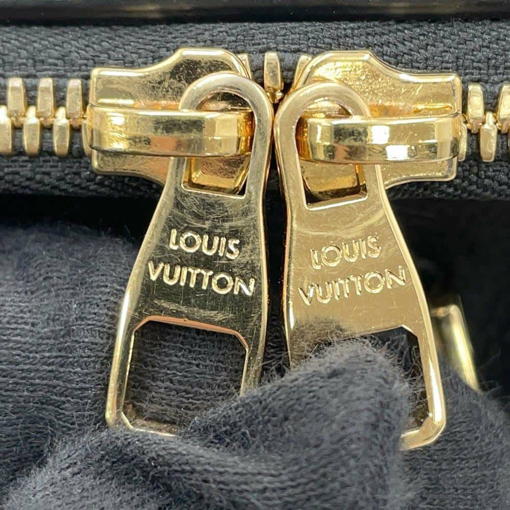 ルイヴィトン ショルダーバッグ カーフレザー ユーティリティ・クロスボディ M80450 LOUIS VUITTON ブラック 黒