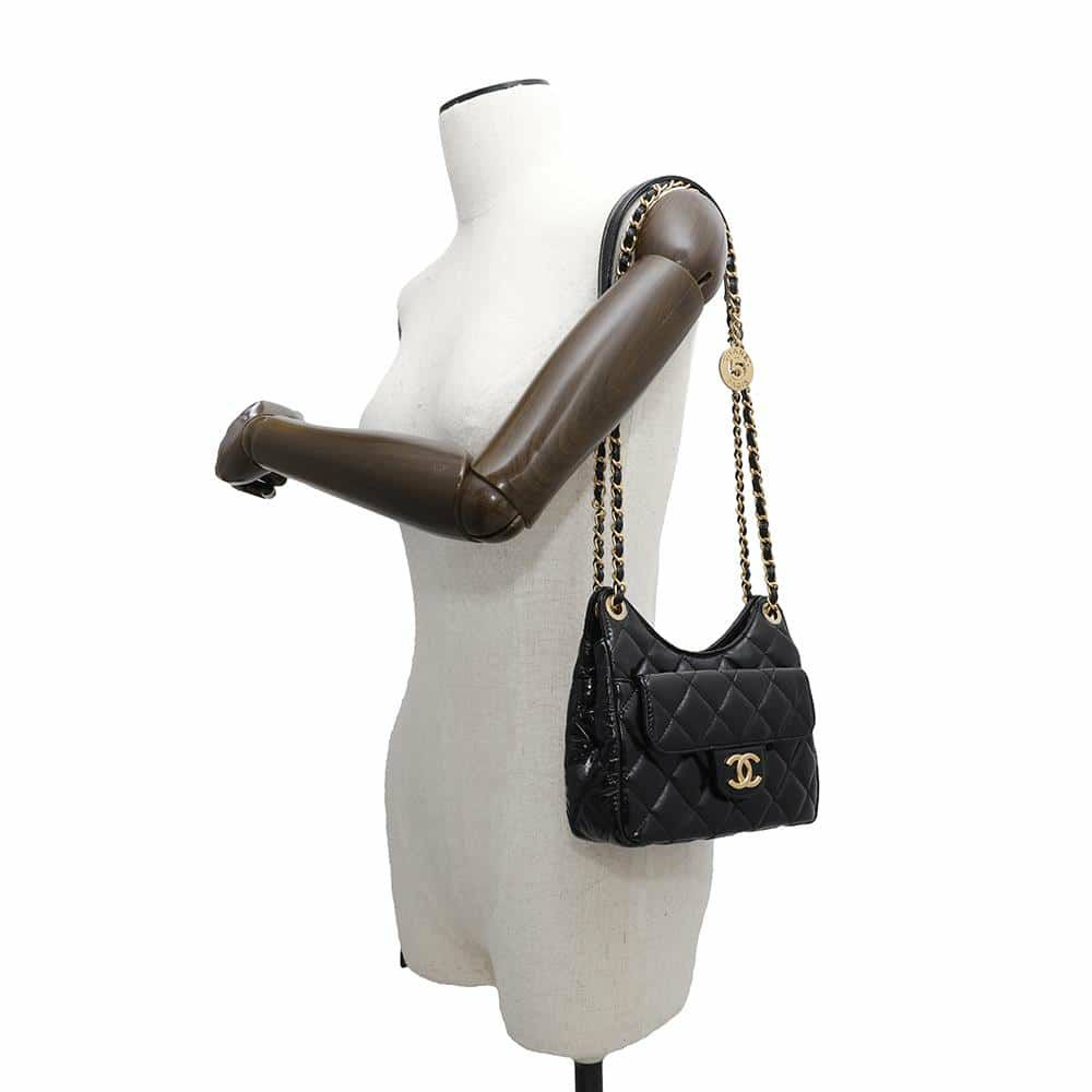 シャネル チェーンショルダーバッグ マトラッセ ココマーク ホーボー カーフスキン AS4323 CHANEL バッグ 黒