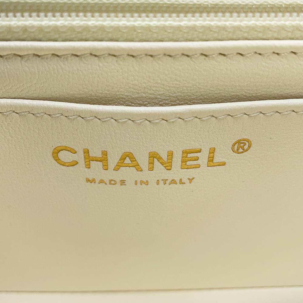 シャネル チェーンショルダーバッグ マトラッセ 2.55 ミニ エイジドカーフレザー AS0874 白