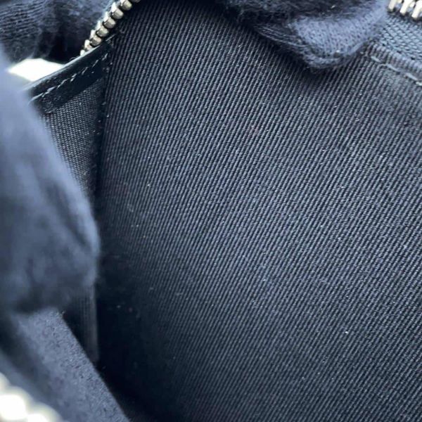 シャネル ポーチ マトラッセ ココマーク トリプルファスナー ソフトキャビアスキン CHANEL 黒