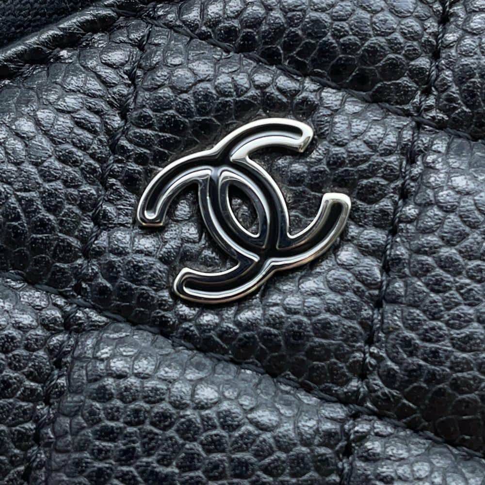 シャネル ポーチ マトラッセ ココマーク トリプルファスナー ソフトキャビアスキン CHANEL 黒