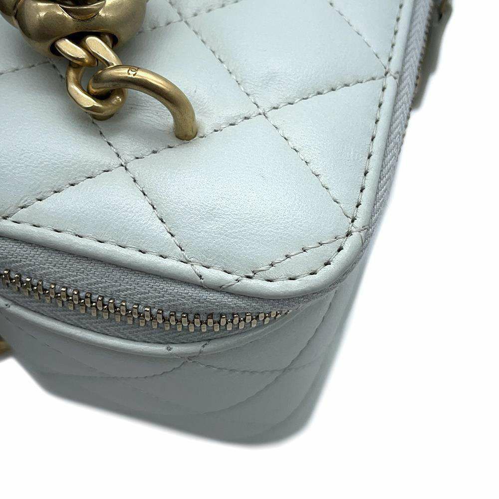 シャネル チェーンショルダーバッグ マトラッセ ココマーク カメリアチェーン バニティ ラムスキン AP3301 CHANEL ヴァニティ
