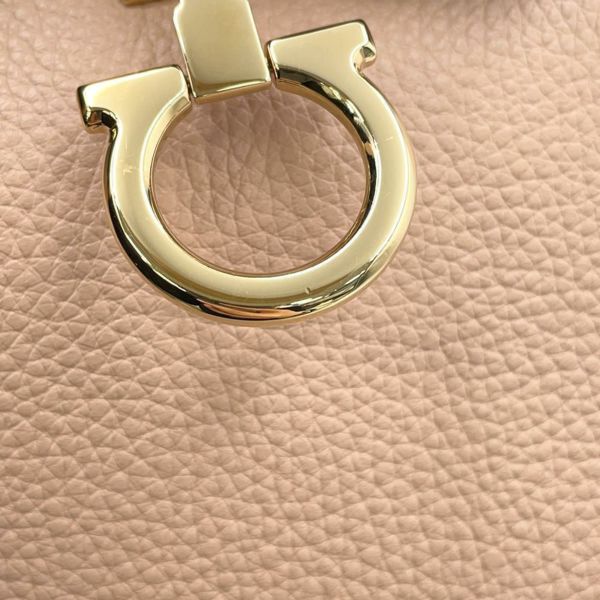 サルヴァトーレ・フェラガモ ショルダーバッグ ガンチーニ ザ スタジオバケット 212892 Ferragamo ピンクベージュ