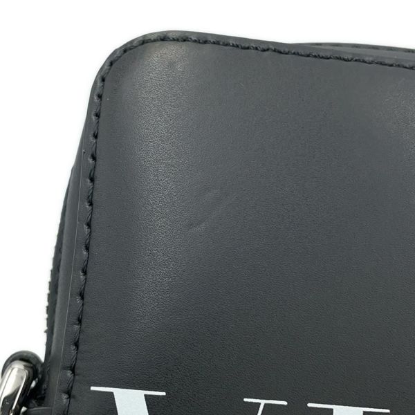 ヴァレンティノ・ガラヴァーニ ショルダーバッグ VLTNロゴ スモール レザー 4Y2B0943WJW VALENTINO 黒