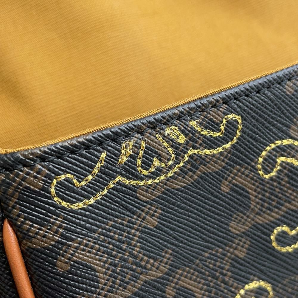 セリーヌ ショルダーバッグ トリオンフ刺繍ミニ ブザス 196702ECK CELINE バッグ