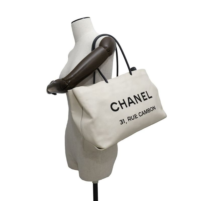 シャネル トートバッグ エッセンシャル トートGM A46882 CHANEL ロゴ ショルダーバッグ 白