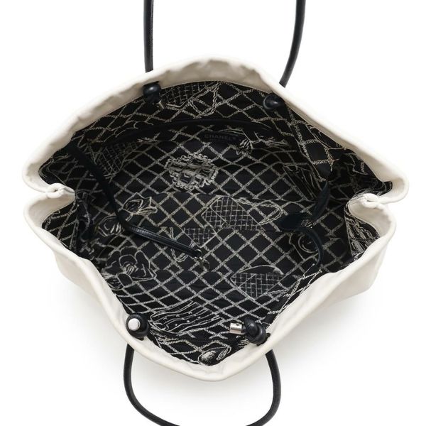 シャネル トートバッグ エッセンシャル トートGM A46882 CHANEL ロゴ ショルダーバッグ 白