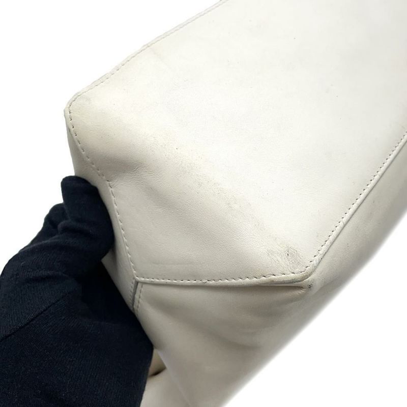 シャネル トートバッグ エッセンシャル トートGM A46882 CHANEL ロゴ ショルダーバッグ 白