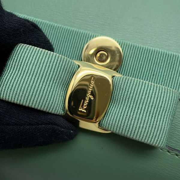 サルヴァトーレ・フェラガモ ハンドバッグ ヴァラリボン 21 I282 Ferragamo 2wayショルダーバッグ