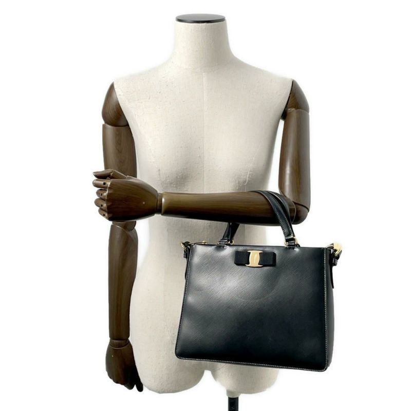 フェラガモ ショルダーバッグ ヴァラ レザー Ferragamo 2wayハンドバッグ 黒