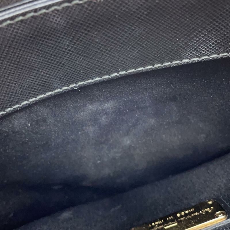 フェラガモ ショルダーバッグ ヴァラ レザー Ferragamo 2wayハンドバッグ 黒