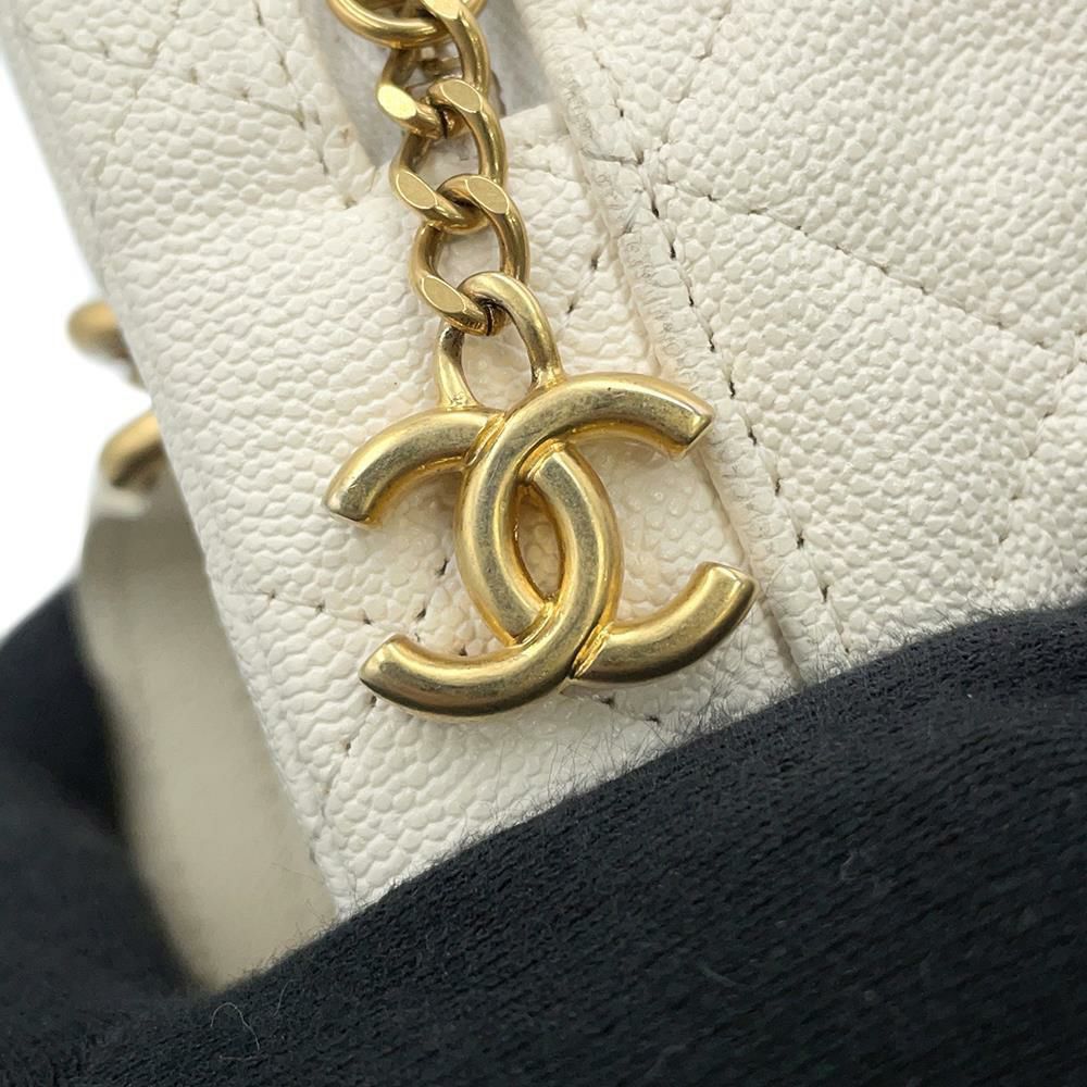 シャネル チェーンショルダーバッグ ミニ バニティケース マトラッセ ココマーク ソフトキャビアスキン AP2194 CHANEL 白