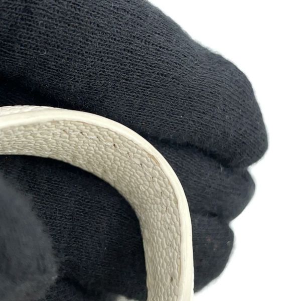 シャネル チェーンショルダーバッグ ミニ バニティケース マトラッセ ココマーク ソフトキャビアスキン AP2194 CHANEL 白