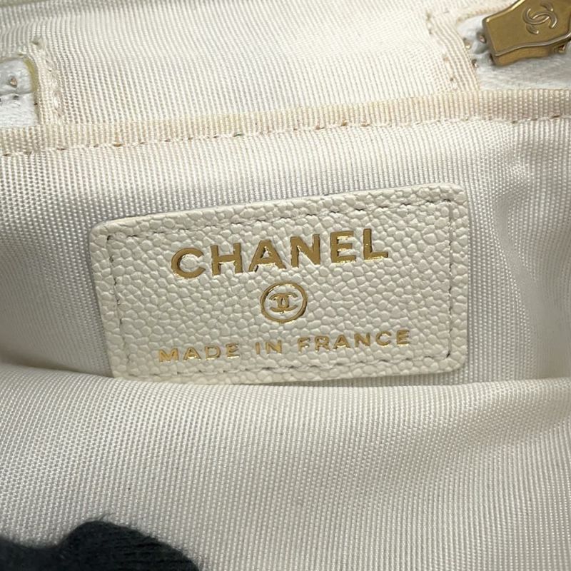 シャネル チェーンショルダーバッグ ミニ バニティケース マトラッセ ココマーク ソフトキャビアスキン AP2194 CHANEL 白