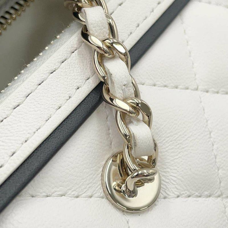 シャネル チェーンショルダーバッグ マトラッセ ココマーク ラムスキン AP4515 CHANEL 白 2way