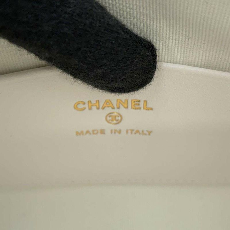シャネル チェーンショルダーバッグ マトラッセ ココマーク ラムスキン AP4515 CHANEL 白 2way
