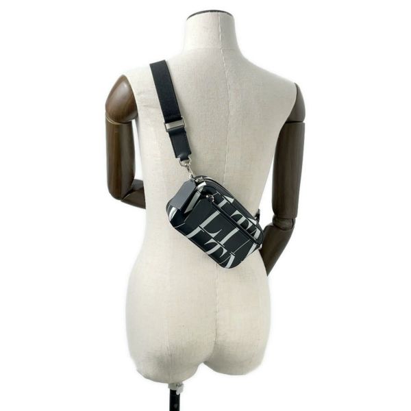 ヴァレンティノ・ガラヴァーニ ショルダーバッグ VLTNロゴ WY2B0954BLH VALENTINO 2wayボディバッグ 黒 白