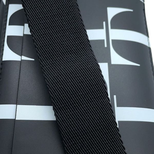 ヴァレンティノ・ガラヴァーニ ショルダーバッグ VLTNロゴ WY2B0954BLH VALENTINO 2wayボディバッグ 黒 白