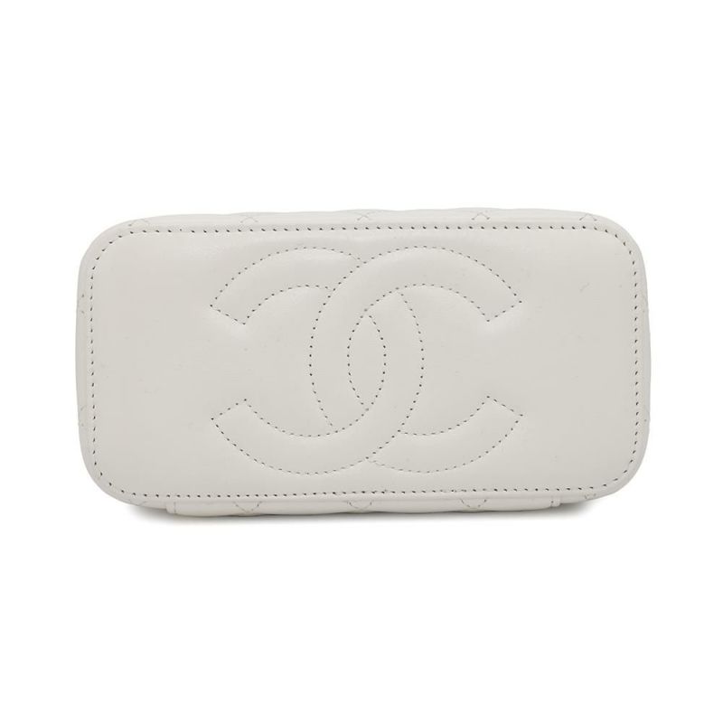 シャネル チェーンショルダーバッグ マトラッセ ココマーク バニティバッグ ラムスキン AP3593 CHANEL 白