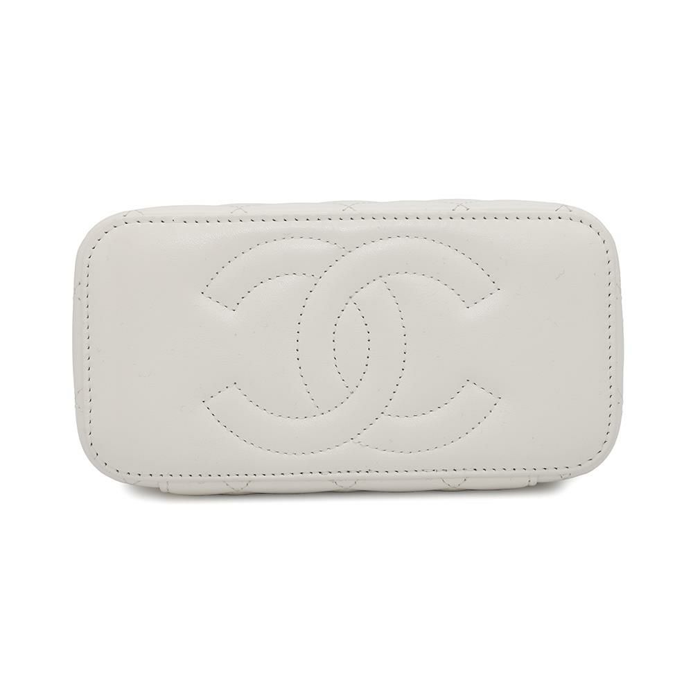 シャネル チェーンショルダーバッグ マトラッセ ココマーク バニティバッグ ラムスキン AP3593 CHANEL 白