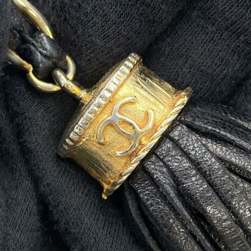 シャネル チェーンショルダーバッグ マトラッセ ココマーク タッセル リザード CHANEL 黒