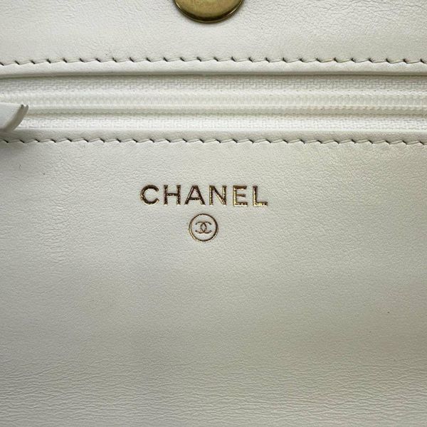 シャネル チェーンウォレット マトラッセ トップハンドル ロゴ ココマーク キャビアスキン CHANEL 財布 白