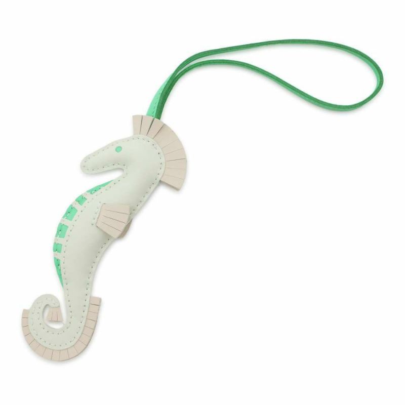 エルメス バッグチャーム イポ タツノオトシゴ ヴェールフィズ/ヴェールコミック/クレ ラムスキン B刻印