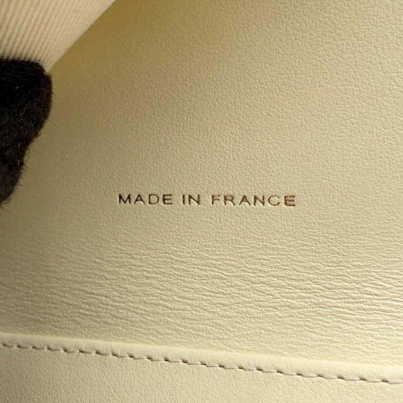 シャネル つ折り財布 クラシック スモール フラップ ウォレット キャビアスキン AP0231 CHANEL 財布