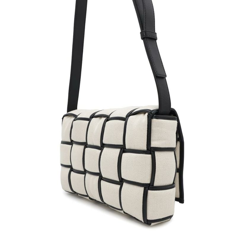 ボッテガヴェネタ ショルダーバッグ パデッドカセット 741451 BOTTEGA VENETA 黒