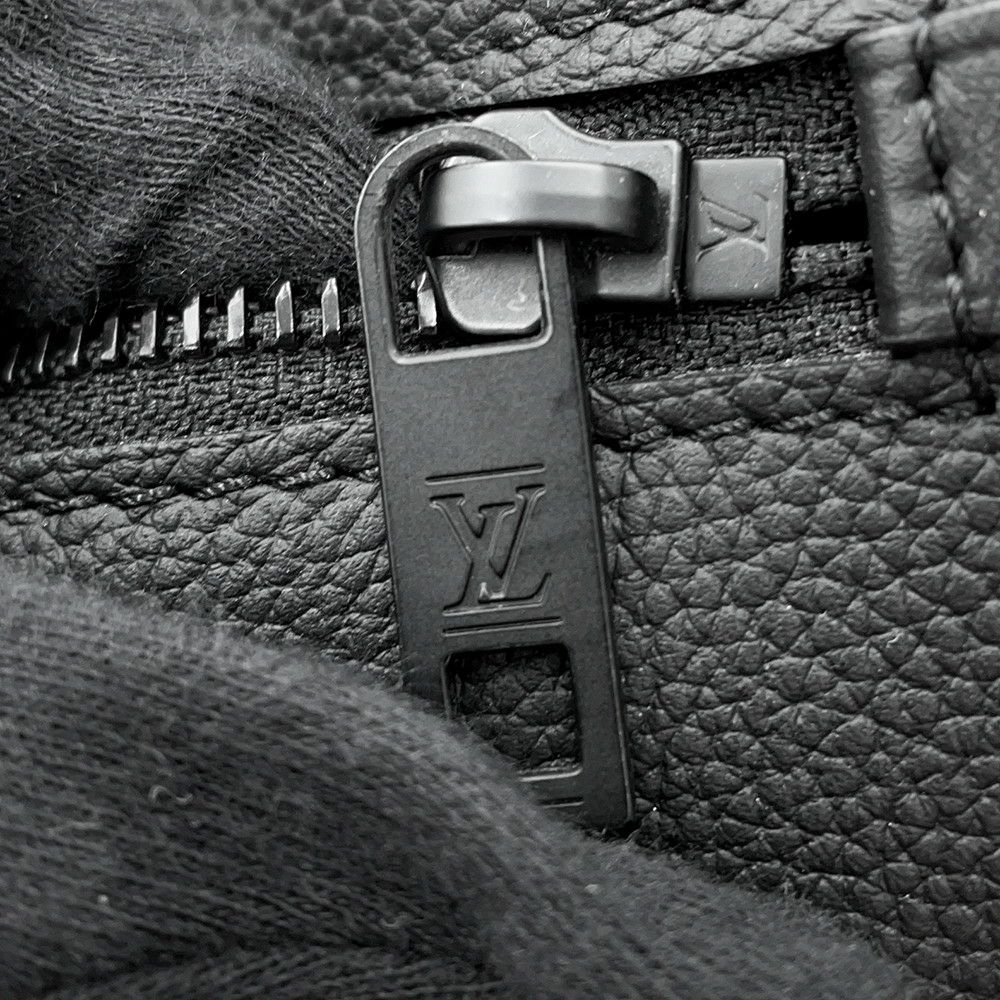 ルイヴィトン クラッチバッグ グレインレザー テイクオフ・ポーチ M69837 LOUIS VUITTON ブラック 黒