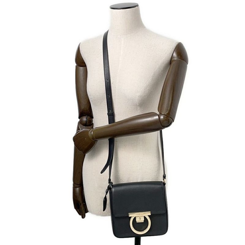 サルヴァトーレ・フェラガモ ショルダーバッグ ガンチーニ レザー 21 O009 Ferragamo 黒