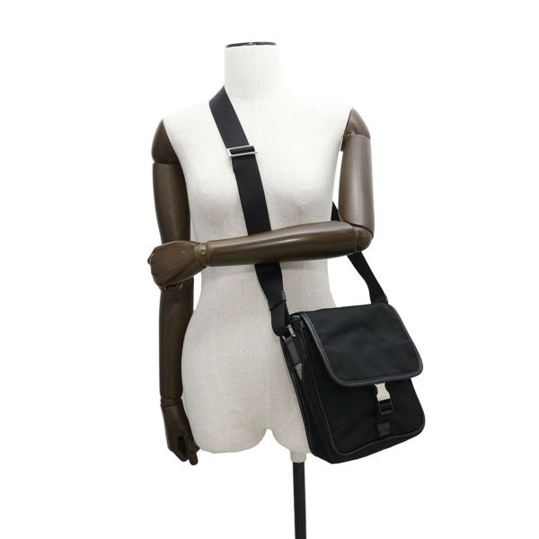 プラダ ショルダーバッグ サフィアーノ ロゴ ナイロン PRADA メッセンジャーバッグ 黒