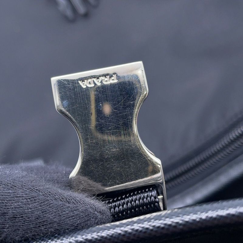 プラダ ショルダーバッグ サフィアーノ ロゴ ナイロン PRADA メッセンジャーバッグ 黒