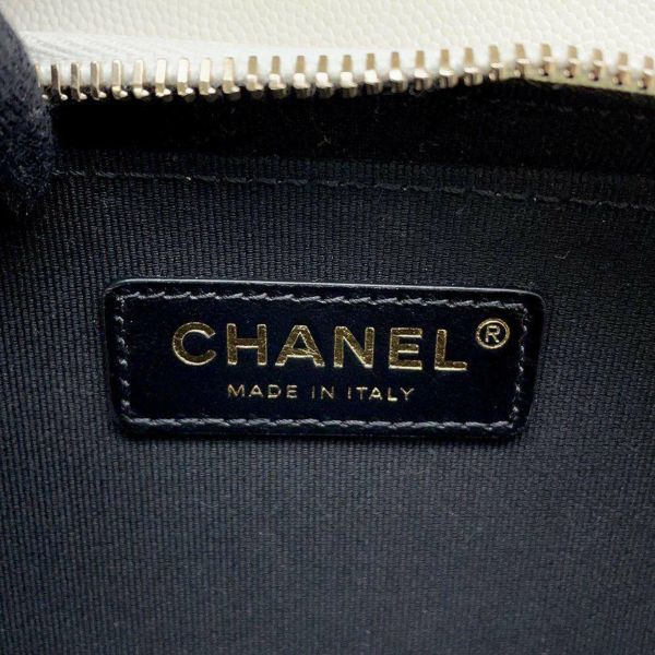 シャネル チェーンショルダーバッグ マトラッセ ココマーク キャビアスキン CHANEL バッグ 白