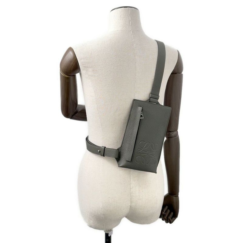 ロエベ ボディバッグ アナグラム バーティカル Tポケット レザー C500P02X02 LOEWE バッグ