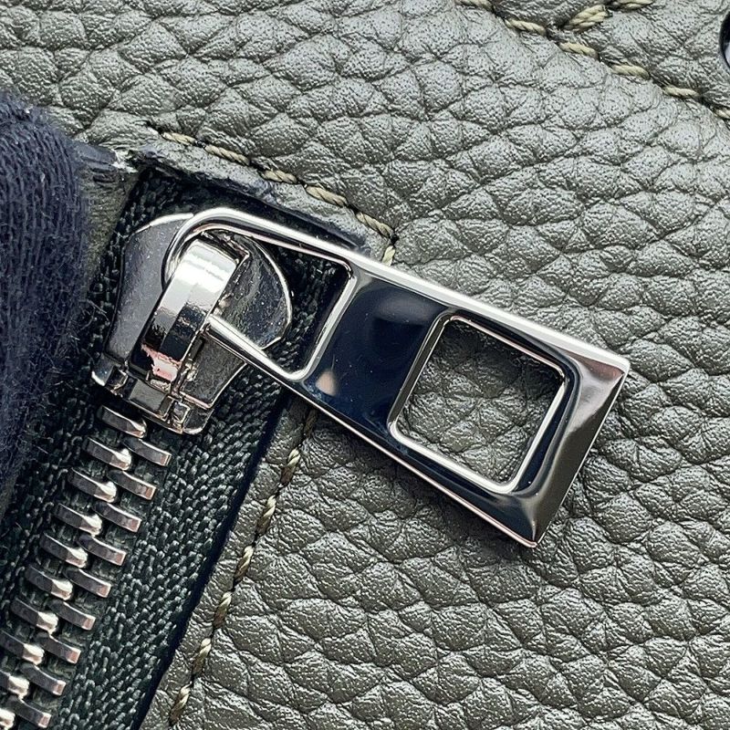 ロエベ ボディバッグ アナグラム バーティカル Tポケット レザー C500P02X02 LOEWE バッグ