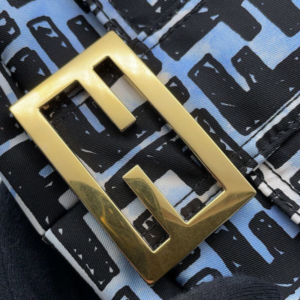 フェンディ ショルダーバッグ ジョシュアヴィーダス コラボ ズッカ ミニ バゲット ナイロン 
8BR784 FENDI ボディバッグ 黒