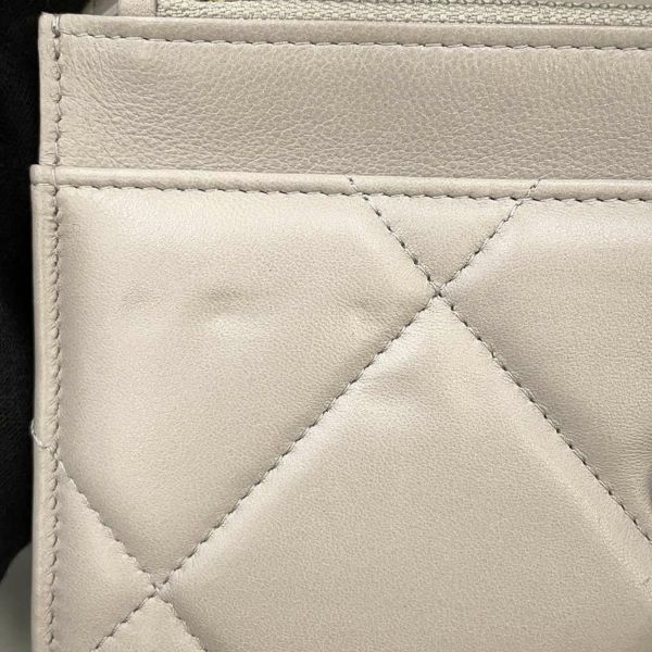 シャネル チェーンウォレット シャネル19 ココマーク マトラッセ ラムスキン AP0957 CHANEL 財布