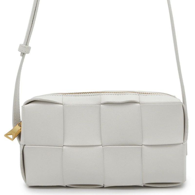 ボッテガヴェネタ ショルダーバッグ マキシイントレチャート カセット ミニ レザー 755031 BOTTEGA VENETA ポシェット 白